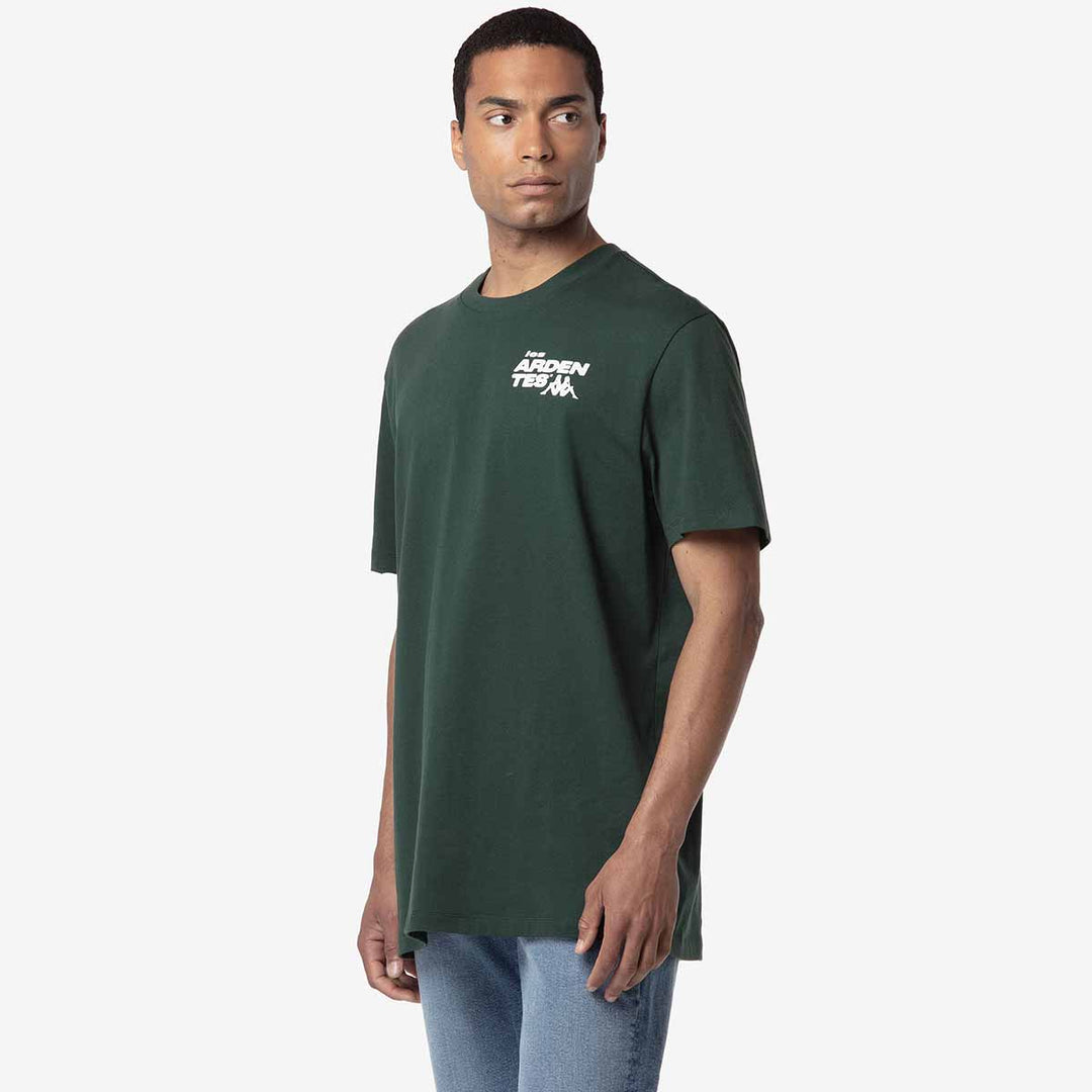 T-Shirt Leslie Les Ardentes x Kappa Vert Homme main