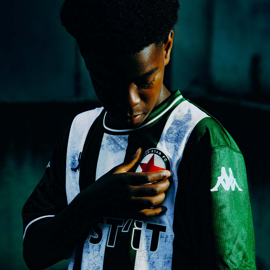 Maillot Kombat Béton Rayé Red Star 25/26 Vert Homme main