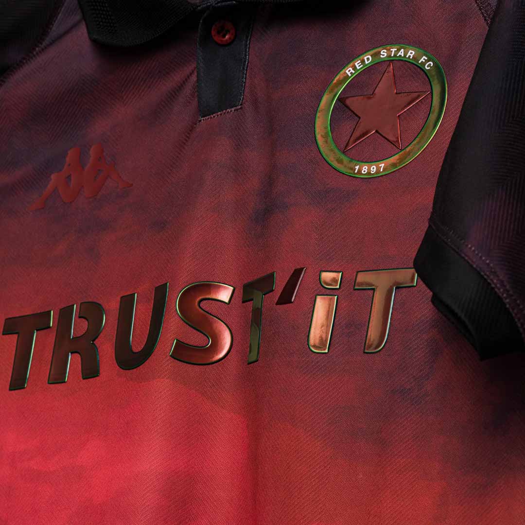 Maillot Kombat Le Rouge Red Star 24/25 Enfant main