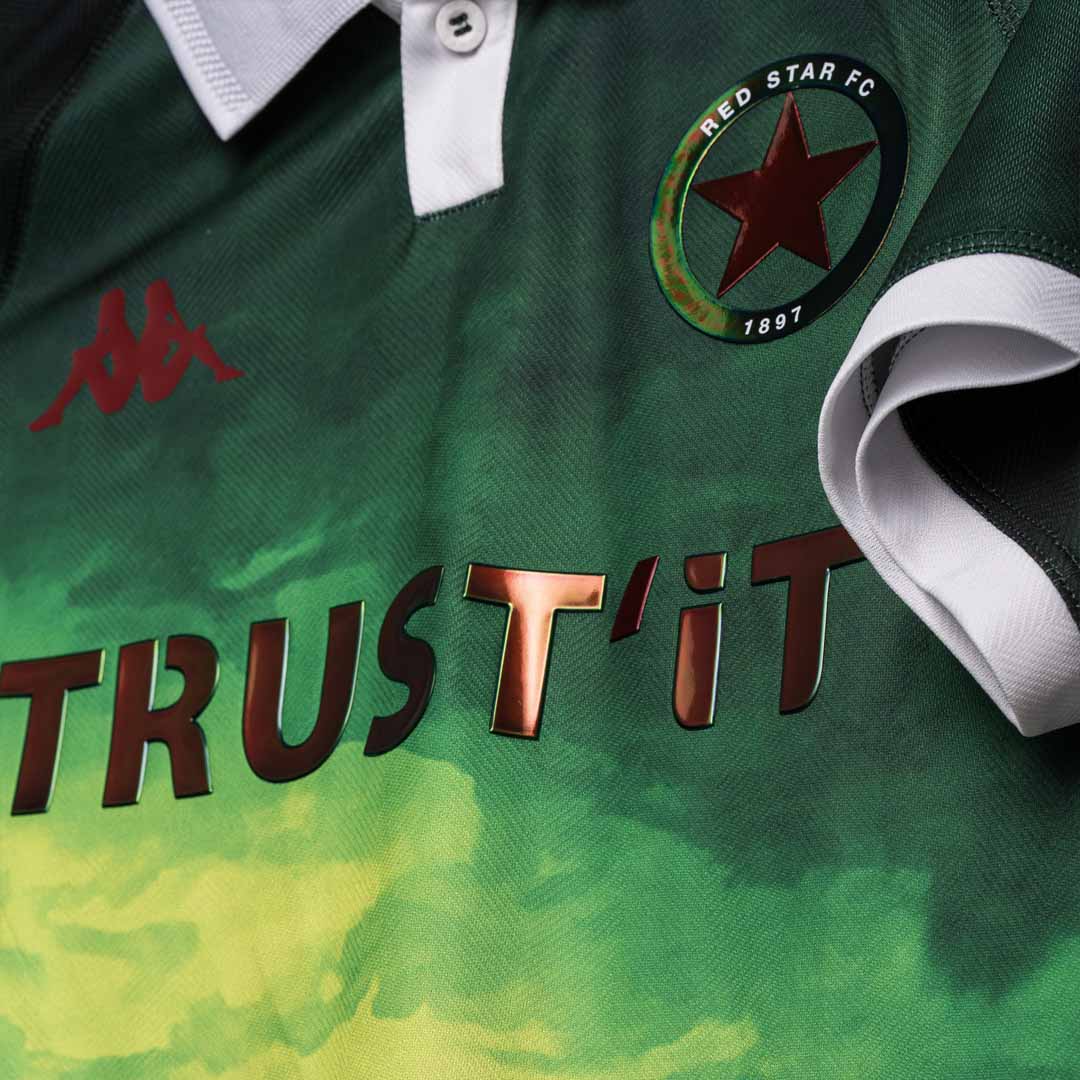 Maillot Kombat Le Vert Red Star 24/25 Enfant main