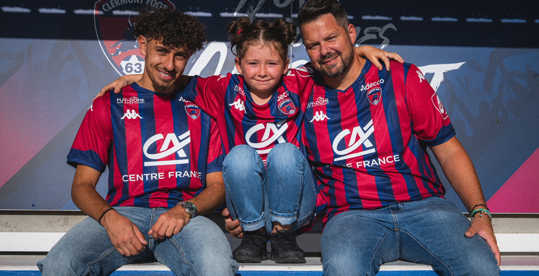 Nouveau Maillot Domicile 2025/2026 : Kappa et les rayures rouge et bleu signent un retour iconique