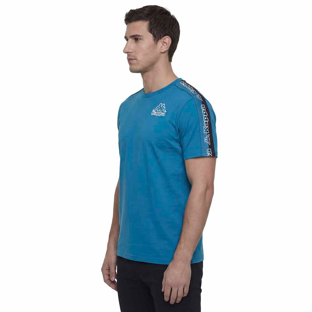 T-Shirt Gramio Bleu Homme main