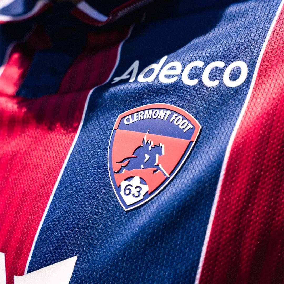 Maillot Kombat Home Clermont Foot 63 26/27 Rouge Homme main