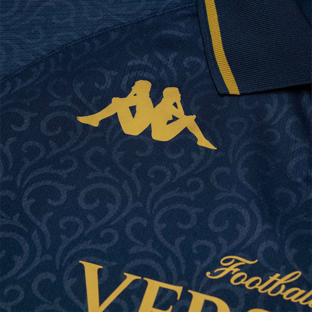 Maillot Kombat Home FC Versailles 26/27 Bleu Homme main