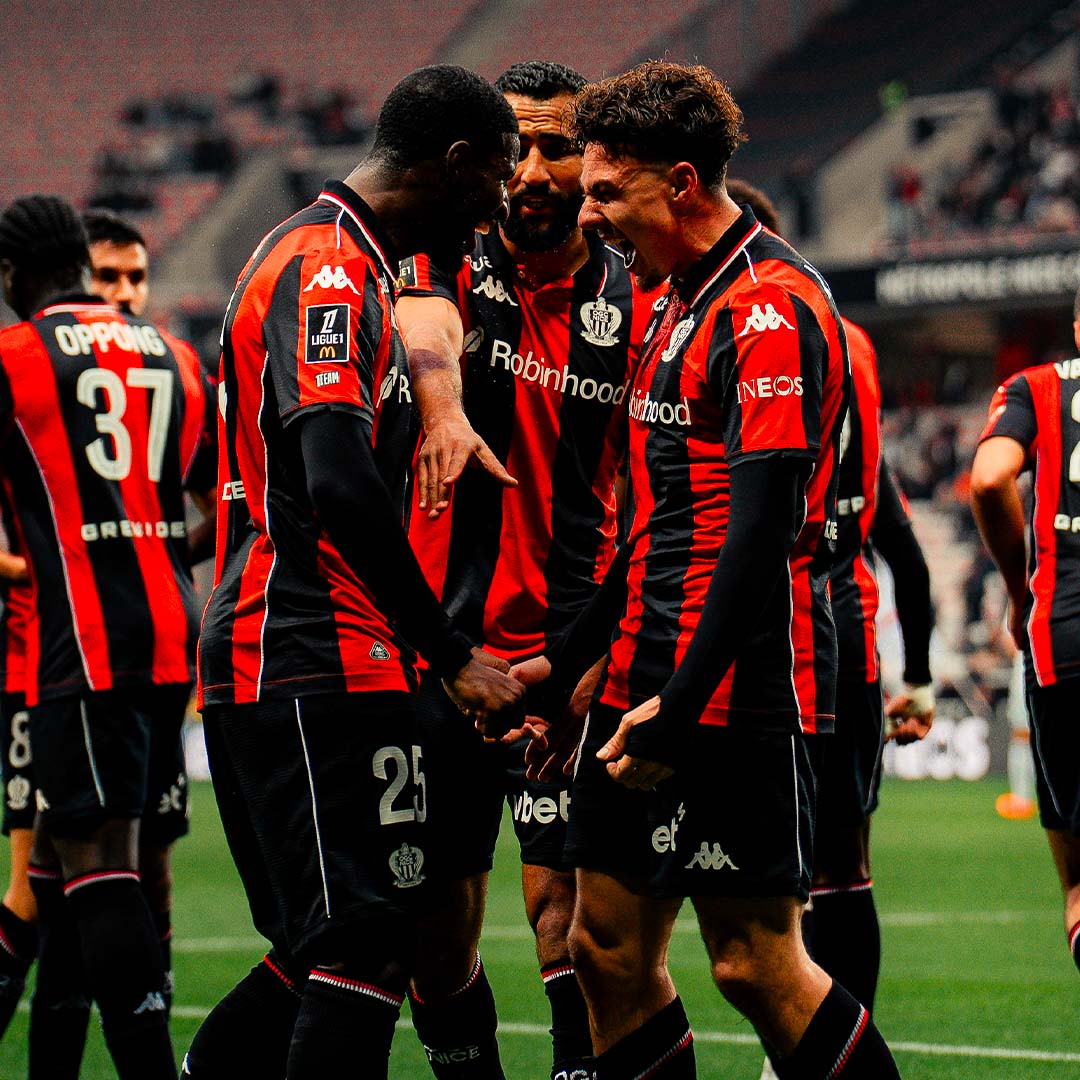 Kappa: Football Kappa équipe fédérations, clubs pros et amateurs avec des tenues techniques pensées pour la performance et l’identité de jeu.