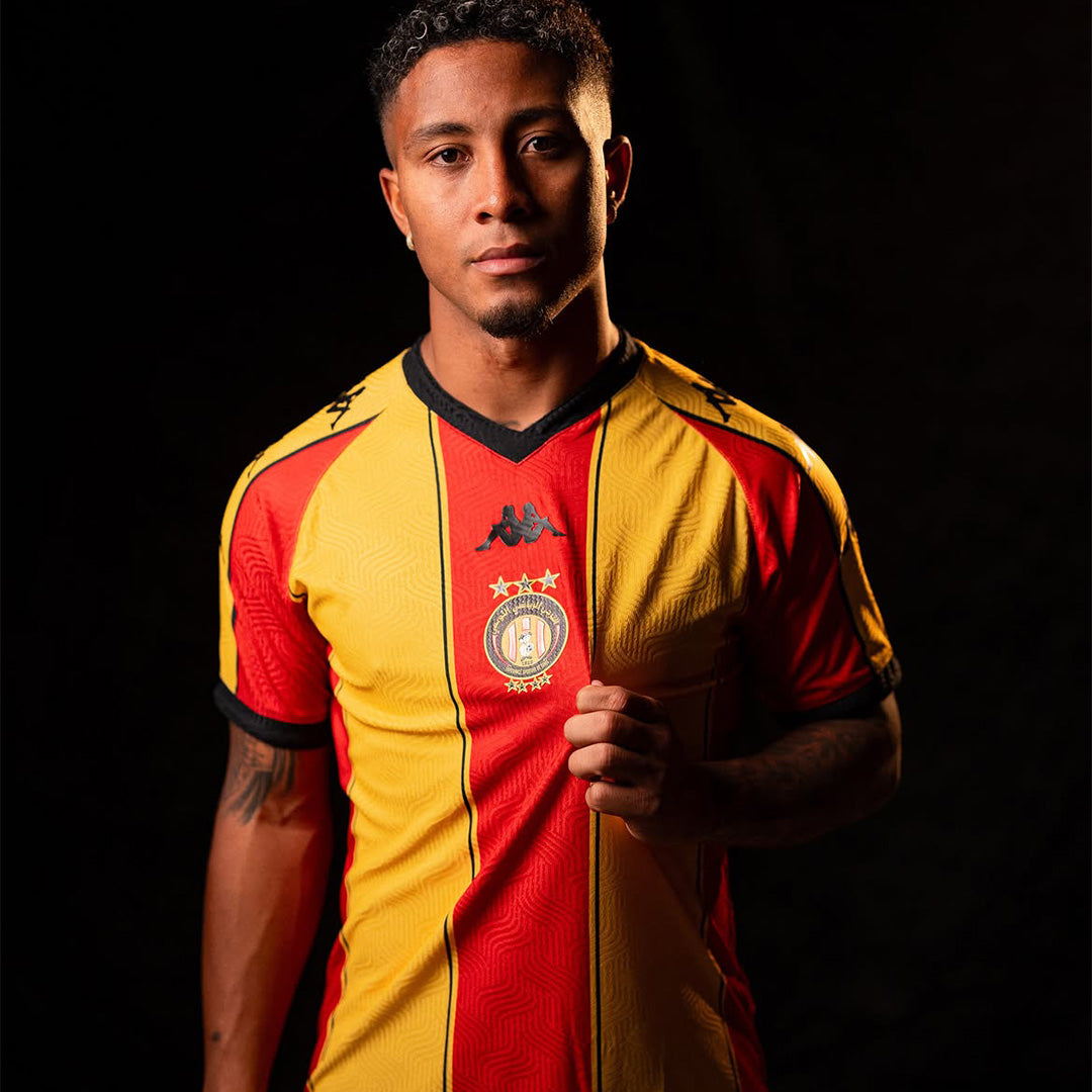 Maillot Kombat Pro Home Espérance Tunis 26/27 Rouge Homme main