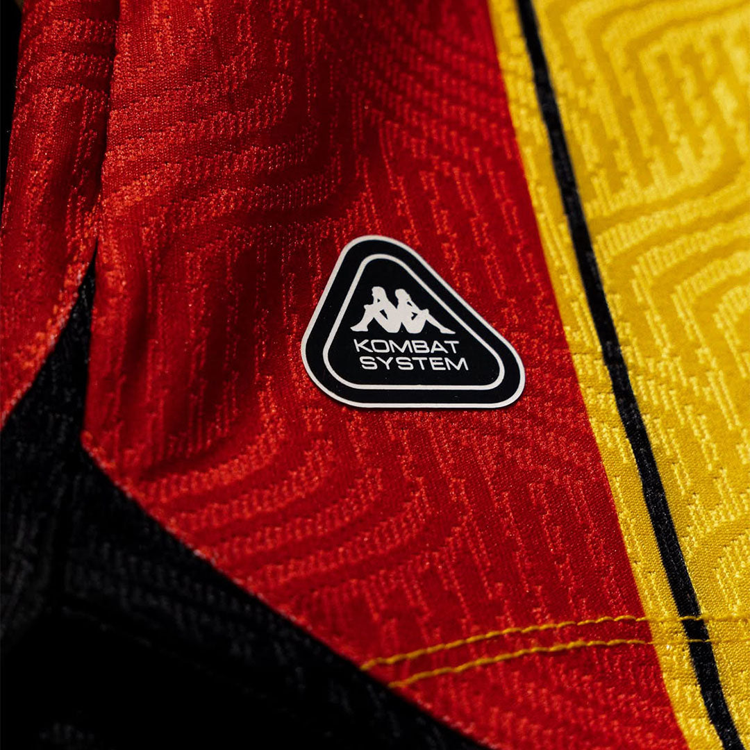 Maillot Kombat Pro Home Espérance Tunis 26/27 Rouge Homme main