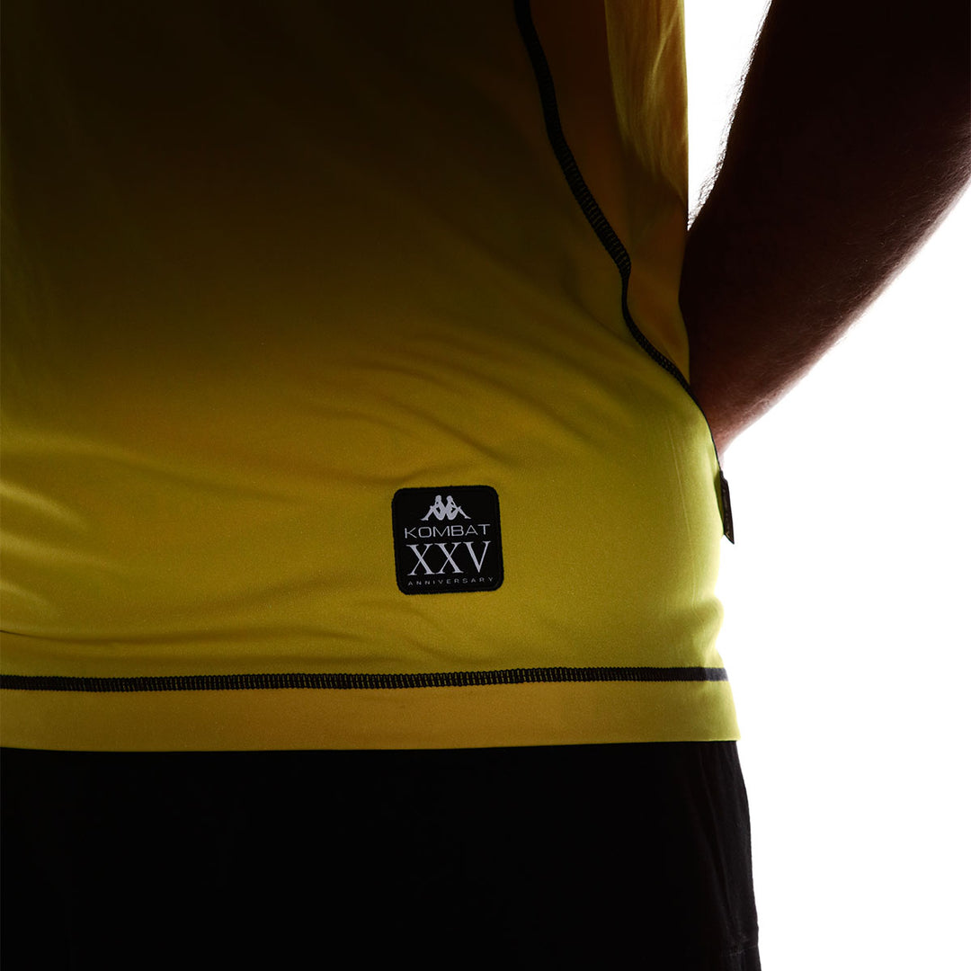 Maillot Kombat XXV Aris FC 25/26 Jaune Homme main