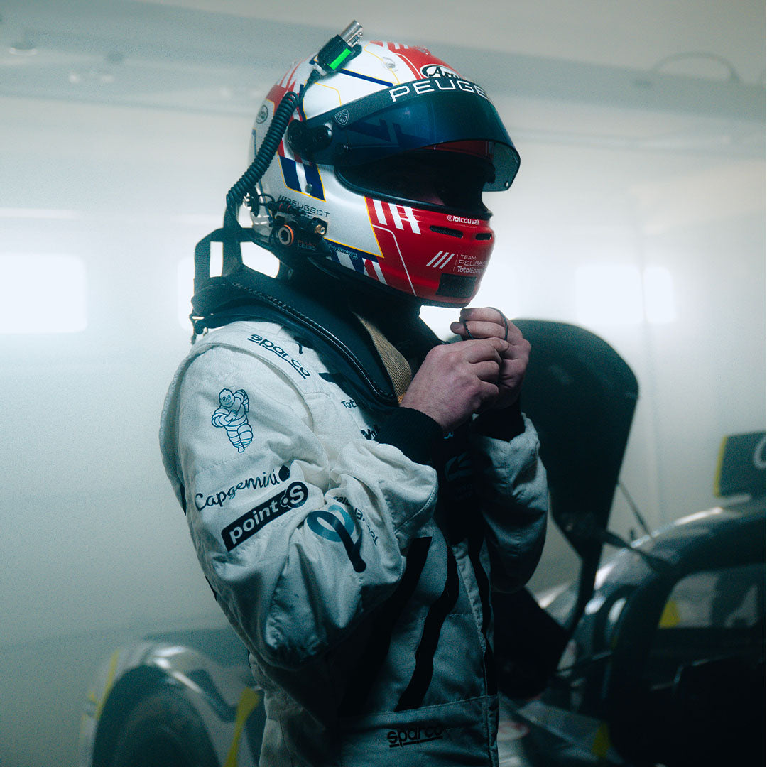 Kappa: Motorsport Kappa développe des équipements techniques pour le motorsport, alliant protection, confort et performance sur tous les circuits.