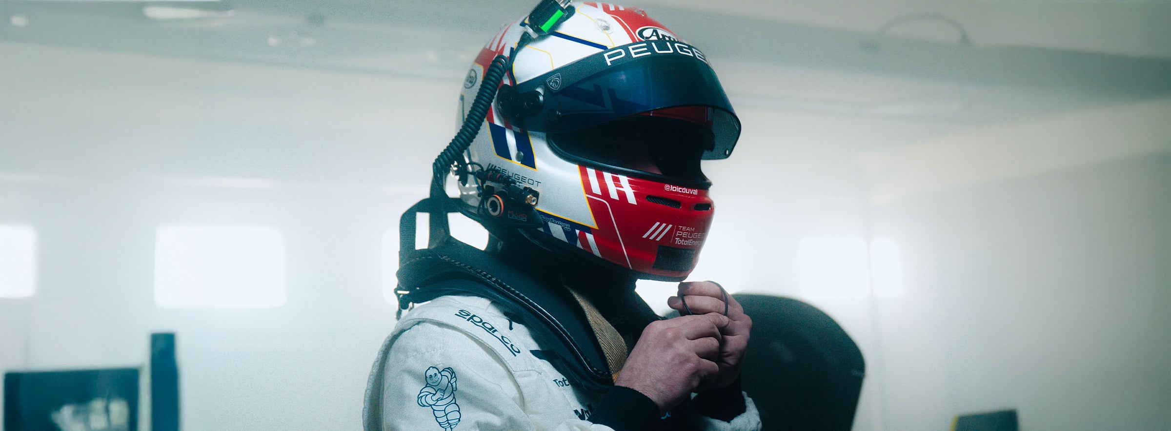 Kappa: Motorsport Kappa développe des équipements techniques pour le motorsport, alliant protection, confort et performance sur tous les circuits.