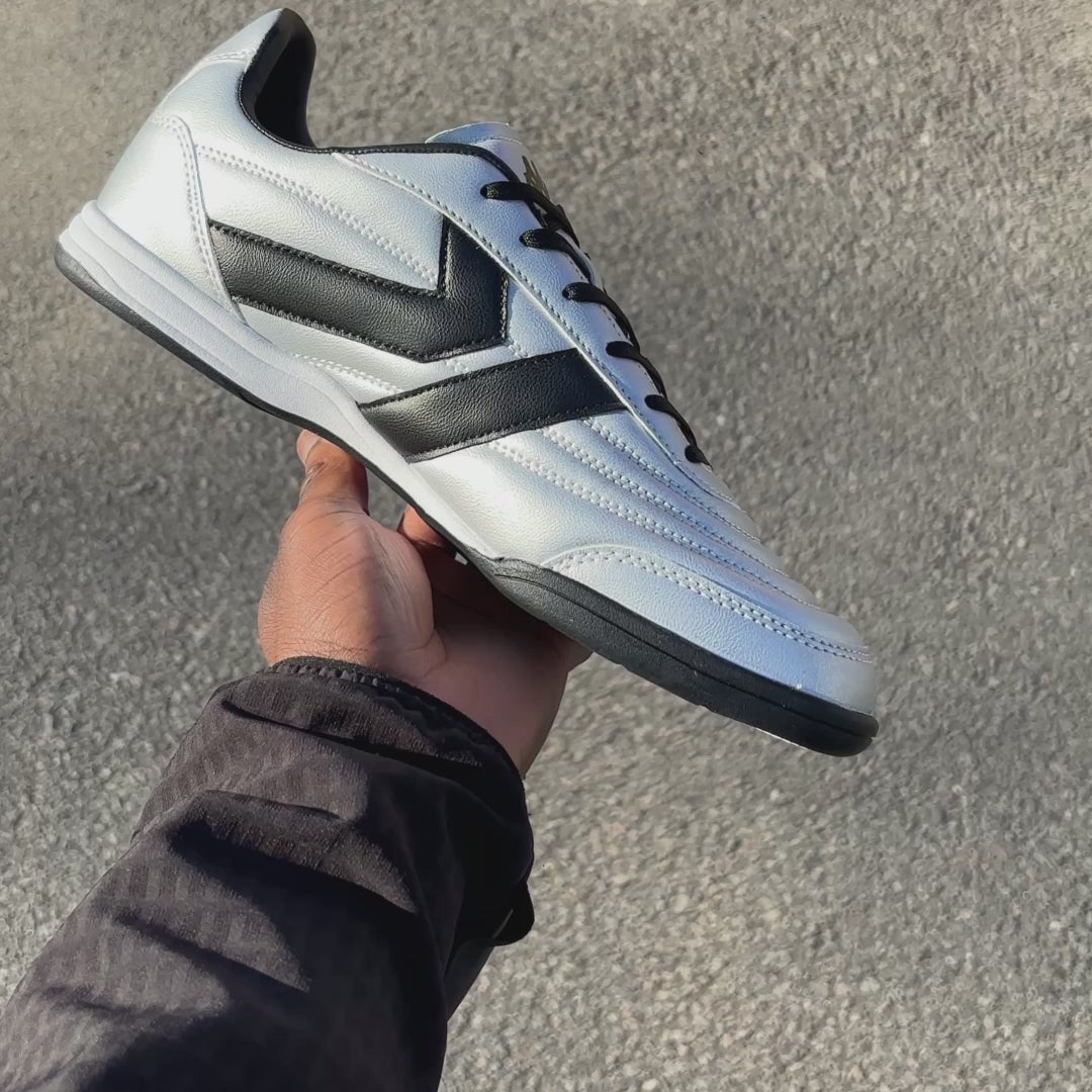 Baskets Pulse Gris Homme main
