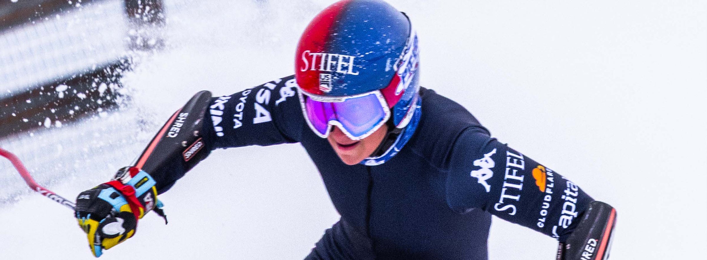 Kappa: Ski & Snowboard Avec des fédérations internationales, Kappa conçoit des tenues techniques adaptées aux conditions extrêmes et à la performance en montagne.
