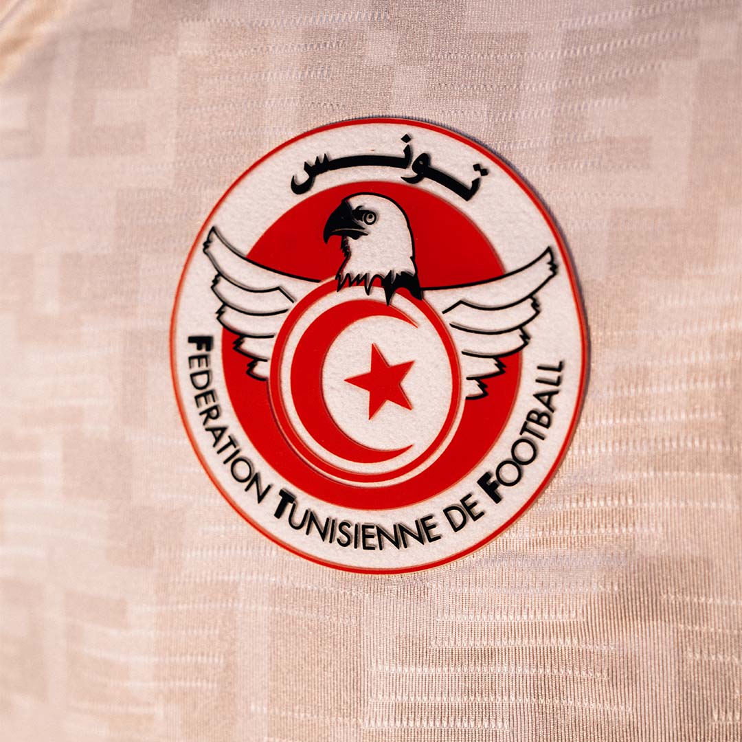 Maillot Kombat Pro Away Tunisie 25/26 Blanc Homme main
