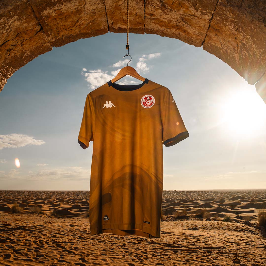 Maillot Kombat Pro Third Tunisie 25/26 Beige Homme main