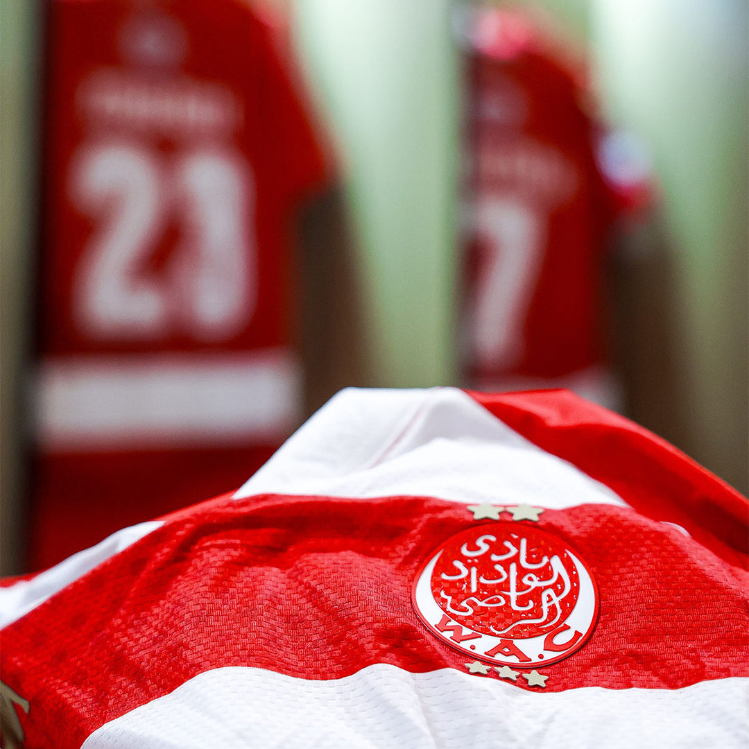 Maillot Kombat Home Wydad AC 25/26 Rouge Homme main